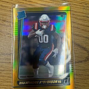 Rhamondre Stevenson 2021 rated rookie #286 by DONRUSS mint condition gold holo